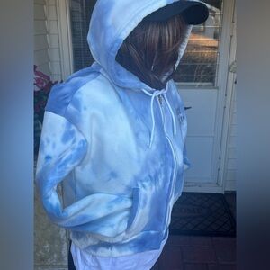 Casual Blue Tie-Dye Hoodie with pockets